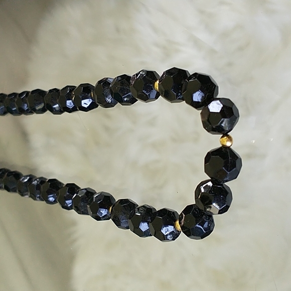 Jewelry - Vintage black prism style black beads gold tone accent necklace